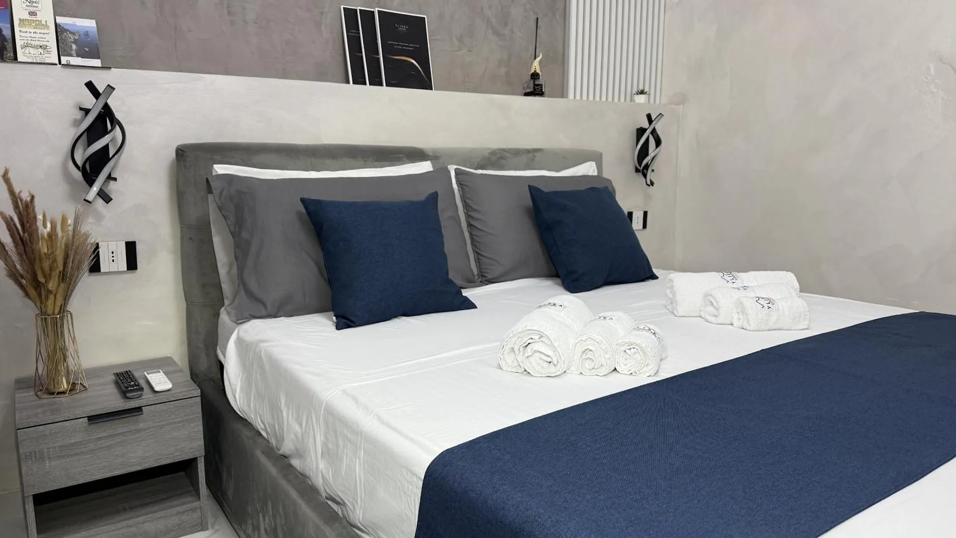 Ylisea Luxury B&B Naples 0*,  Italy