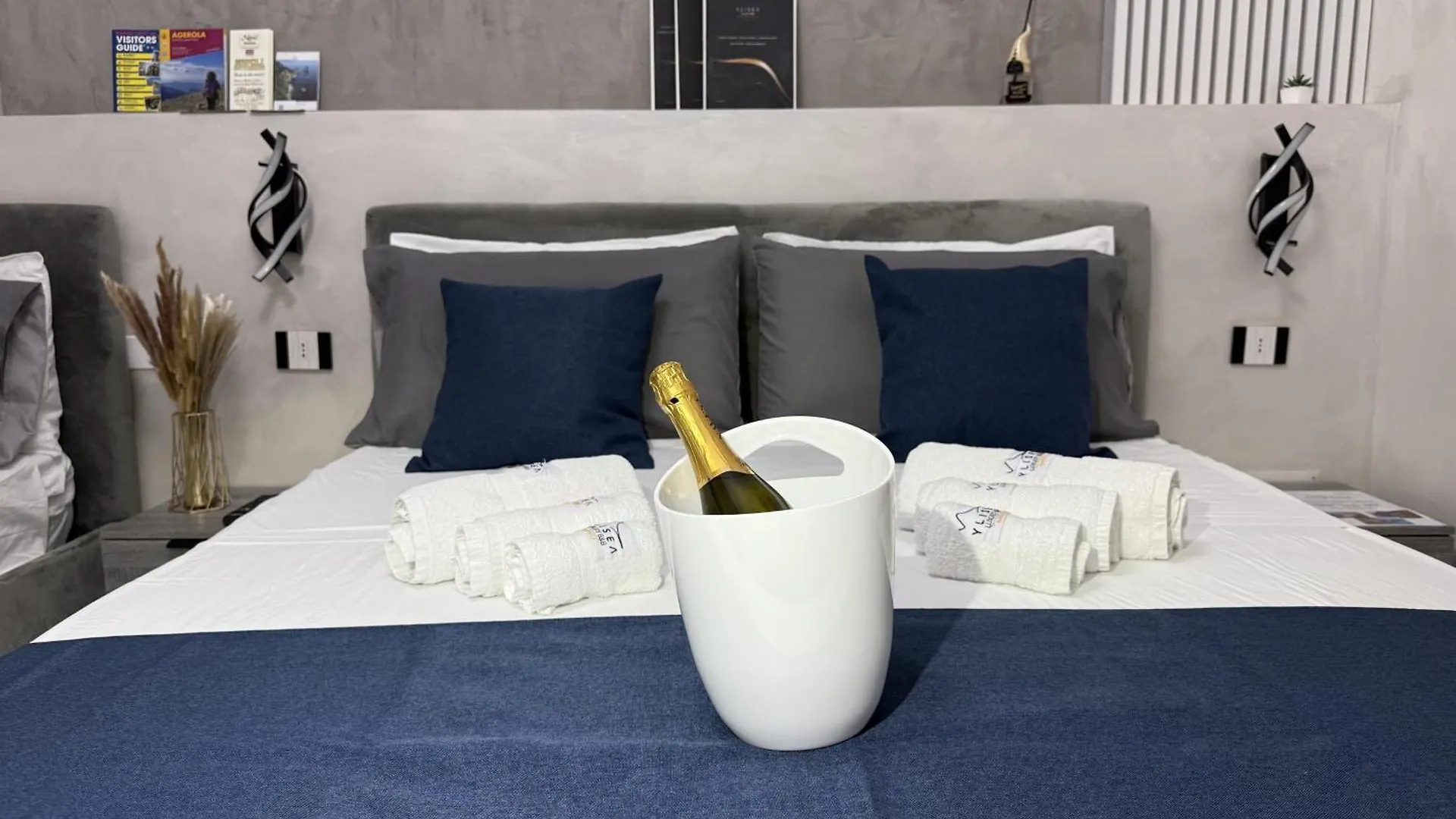 Ylisea Luxury B&B Naples 0*,  Italy